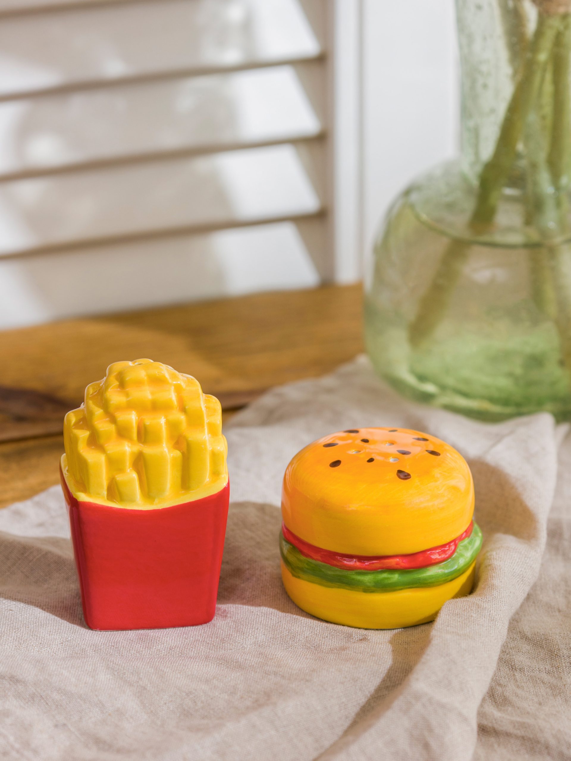 L_20201-S6CO98Z8-F9C_A.jpg Hamburger and Fries Salt and Pepper Shakers - Image 1