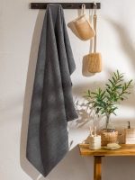 Indulge in the softness of our 100x150 cm cotton bath towel.