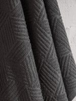 Indulge in the softness of our 100x150 cm cotton bath towel. - Image 2