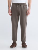 Men's Thick Jogger Sweatpants in a Regular Fit - Image 2