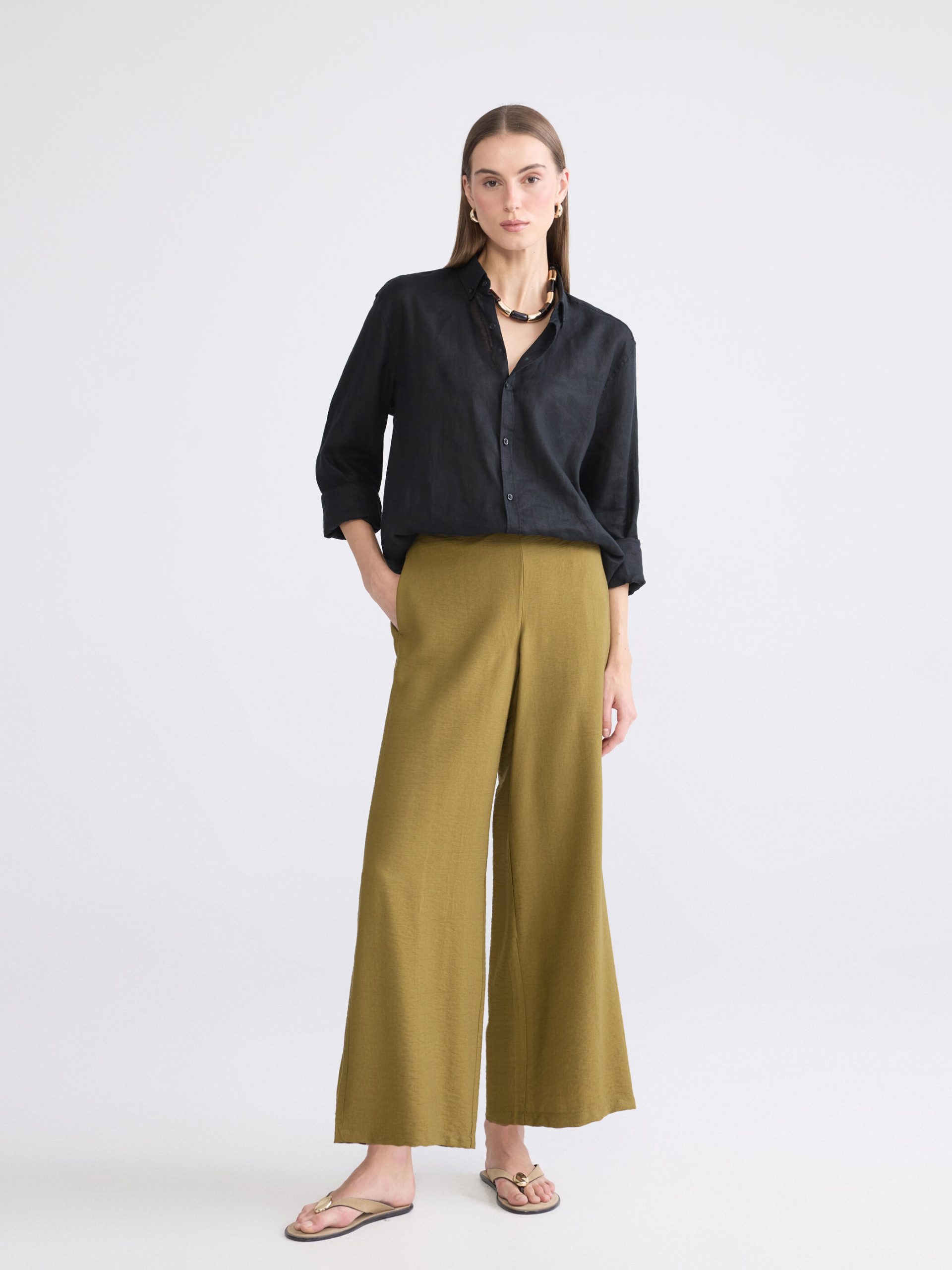 L_20261-S6AP19Z8-SFL-80-60-90-180_A.jpg Effortless elegance meets everyday comfort in our wide-leg trousers with a flexible waistband. - Image 1