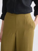 Effortless elegance meets everyday comfort in our wide-leg trousers with a flexible waistband. - Image 3