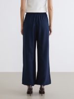 Effortless elegance meets everyday comfort in our wide-leg trousers with a flexible waistband. - Image 10