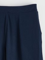 Effortless elegance meets everyday comfort in our wide-leg trousers with a flexible waistband. - Image 12