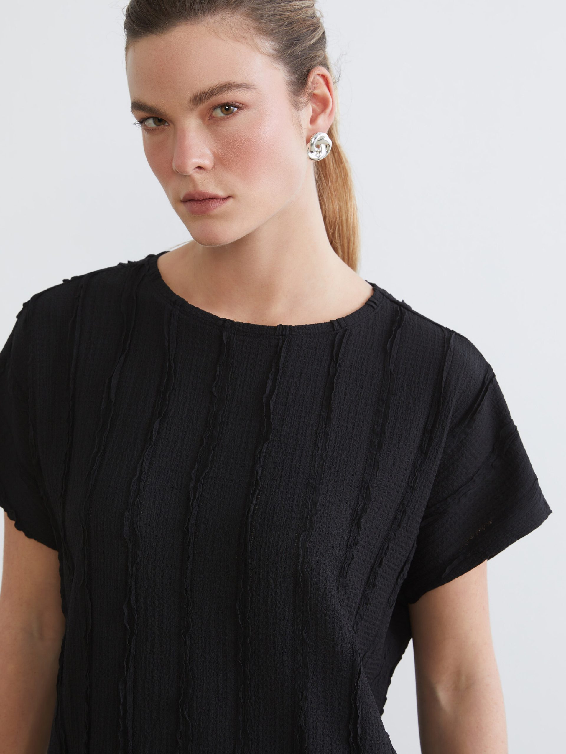 L_20261-S6BU66Z8-CVL-80-62-90-174_A.jpg Crew Neck Textured Blouse - Image 1