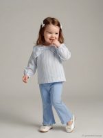 Striped baby girl blouse and leggings with bow neck detail.