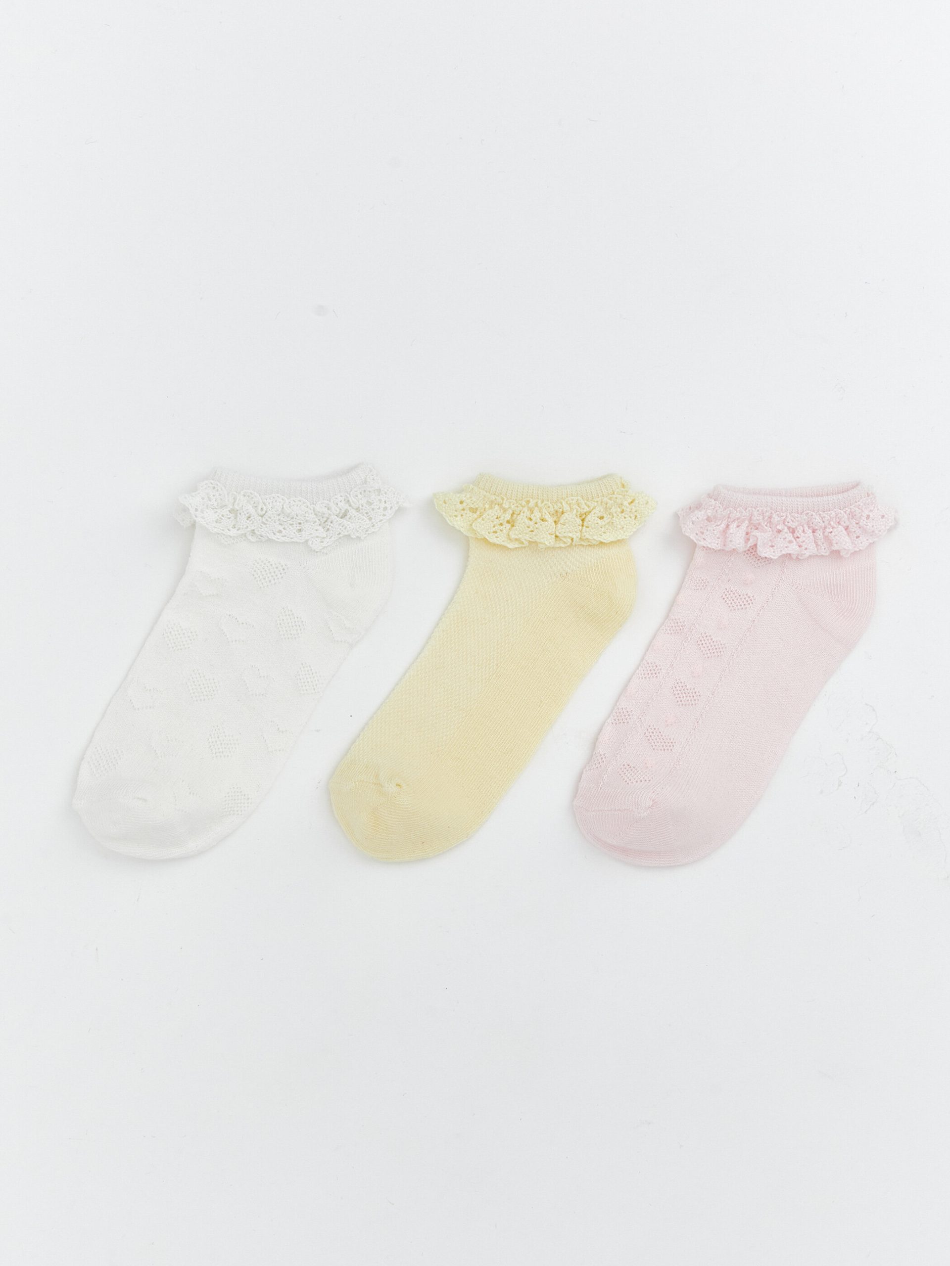 L_20261-S66734Z1-FDU_A.jpg Baby girl's three-pack of socks with lace detailing. - Image 1