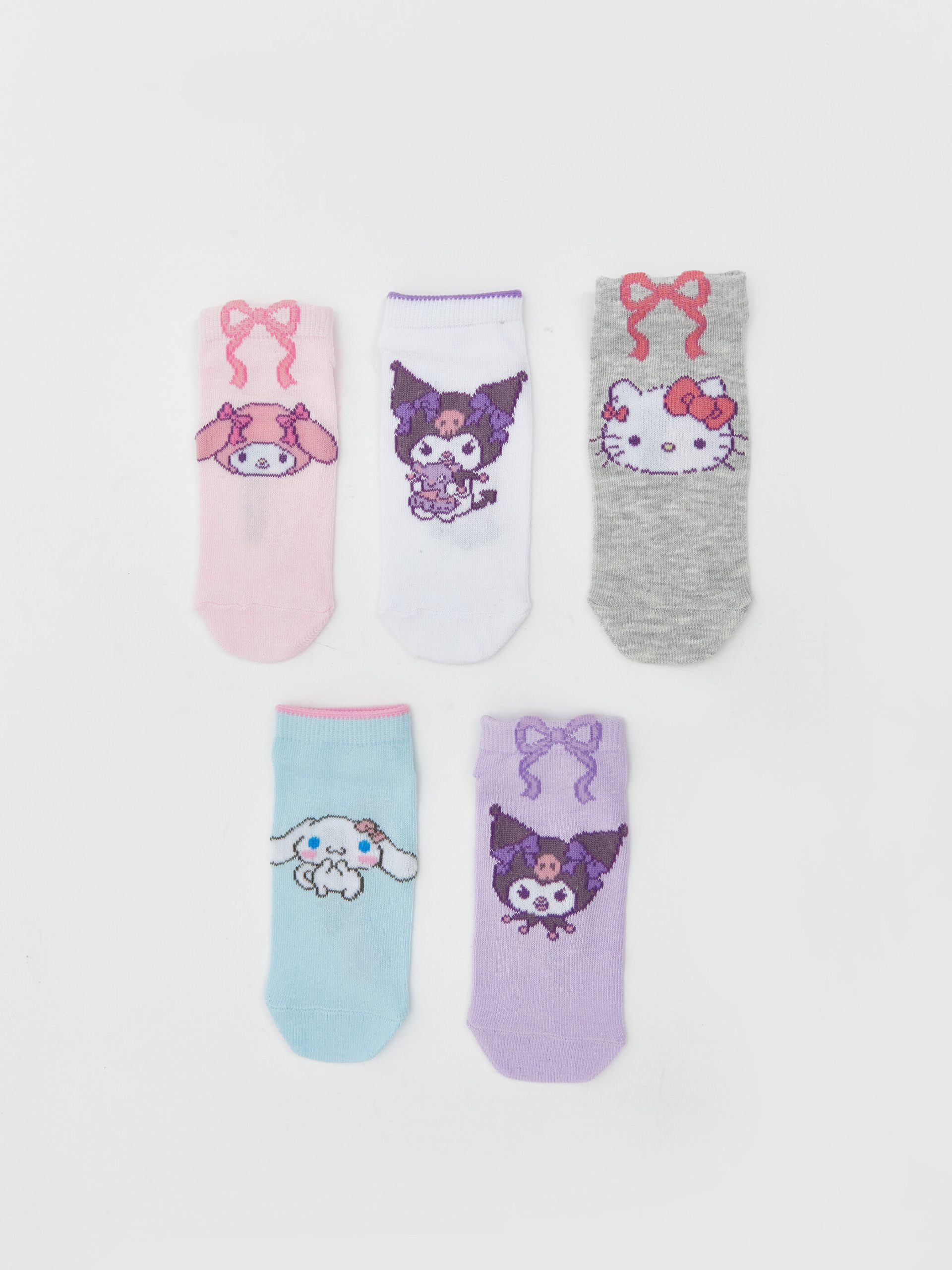 L_20261-S68613Z4-G7S_A.jpg Hello Kitty and Friends Patterned Girls' Trainer Socks 5 Pack - Image 1