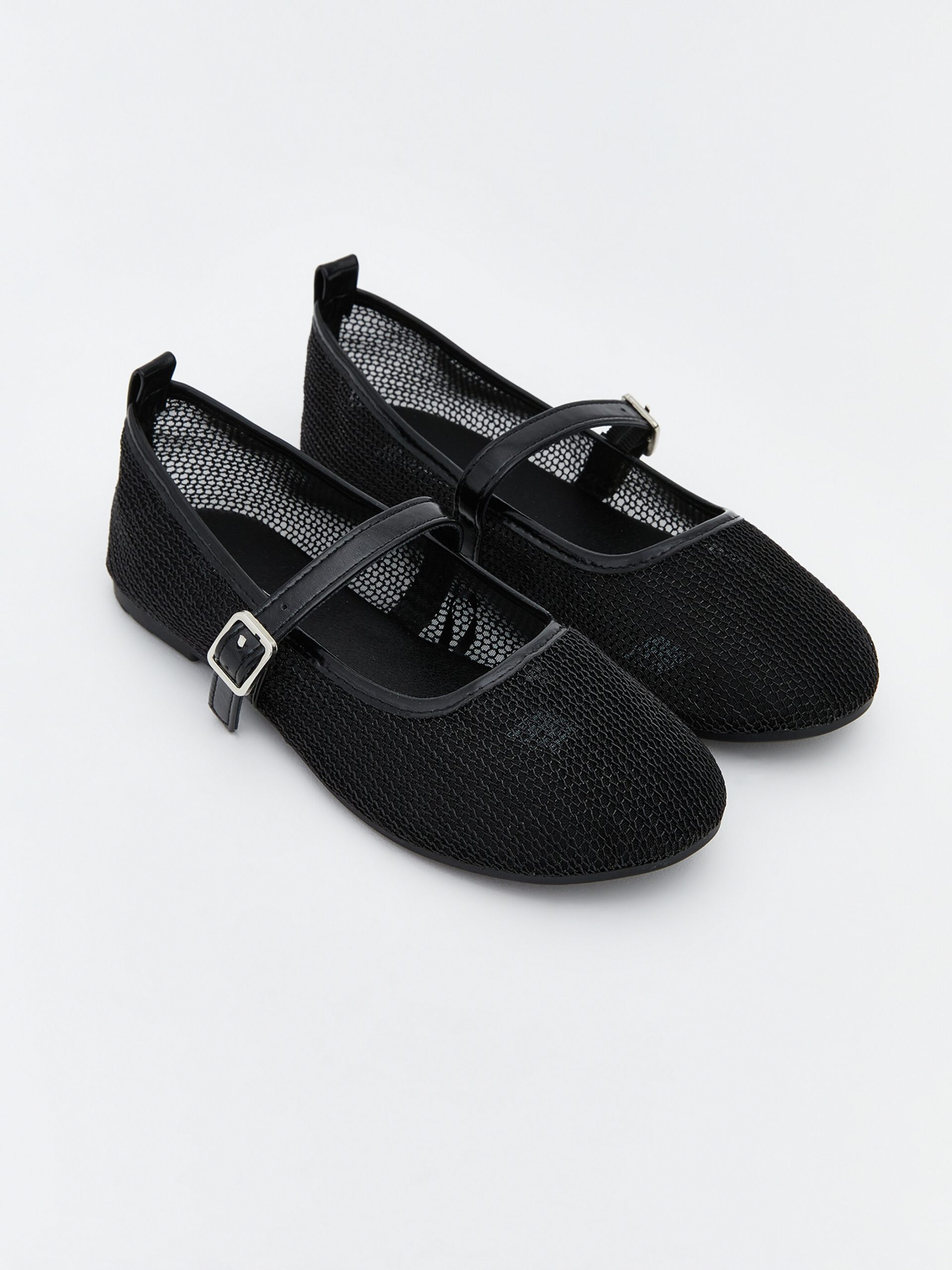 Leather-look ballet flats for girls.