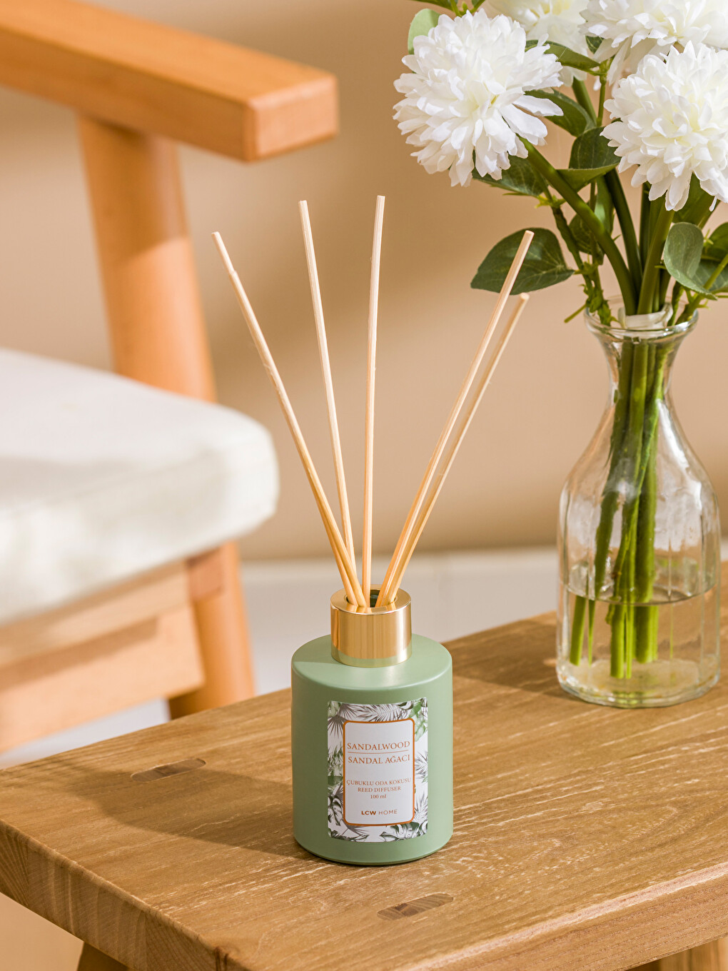 l_20201-s6ag31z8-lrr_a.jpg Sandalwood Scented Reed Diffuser - Image 1