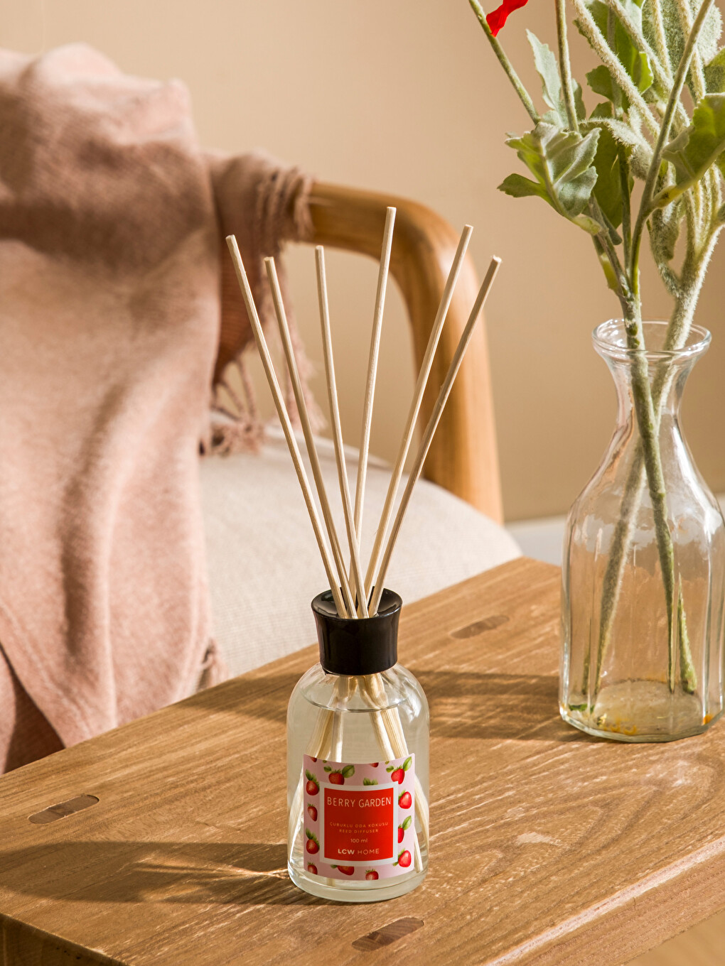 Strawberry Scented Reed Diffuser 100 Ml