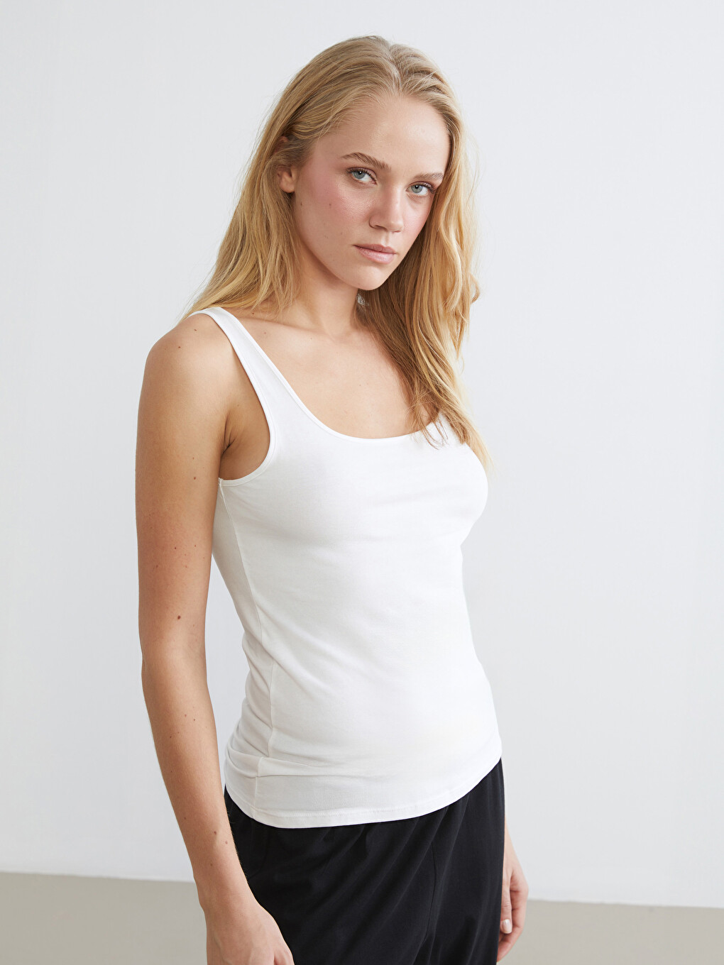 l_20261-s60244z8-ffb-89-65-93-176_a.jpg U Neck Women's Tank Top - Image 1
