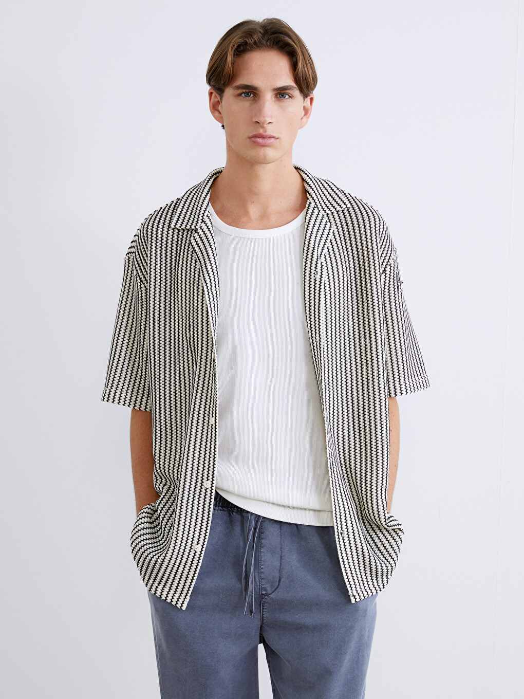 l_20261-s63657z8-leg-92-74-90-190_a.jpg Loose Fit Striped Men's Shirt - Image 1