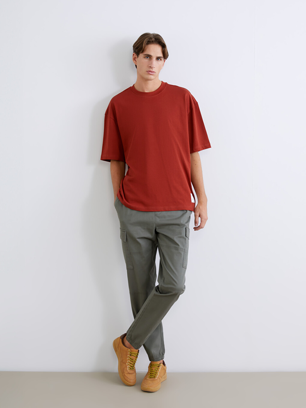 l_20261-s65129z8-yag-92-74-90-190_a.jpg Regular Fit Gabardine Men's Cargo Trousers - Image 1