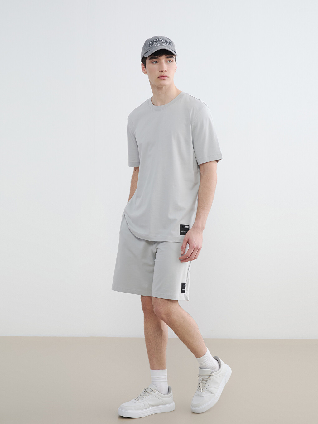 l_20261-s68791z8-vkt-91-71-92-185_a.jpg Regular Fit Men's Shorts - Image 1