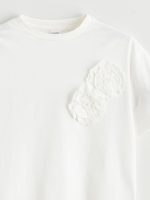 Flower Detailed Crew Neck Girls' T-Shirt - Image 3