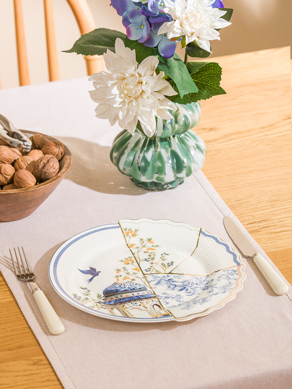 l_20201-s69428z8-f9c_a.jpg Printed Porcelain Serving Plate 28 cm - Image 1