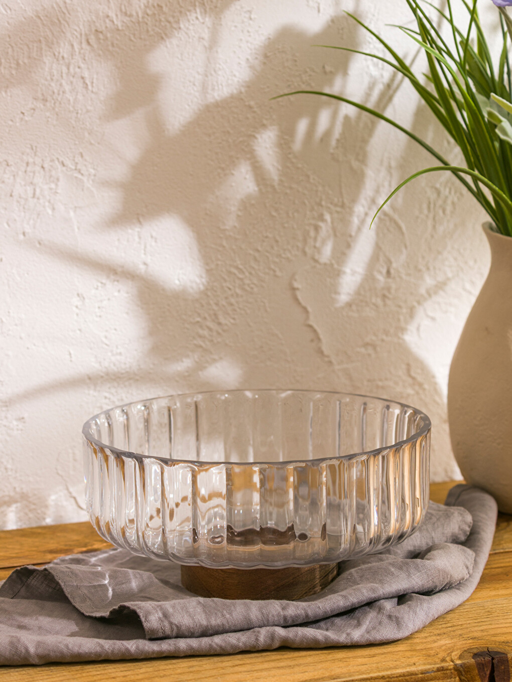 Wooden Footed Glass Serving Stand 20 cm