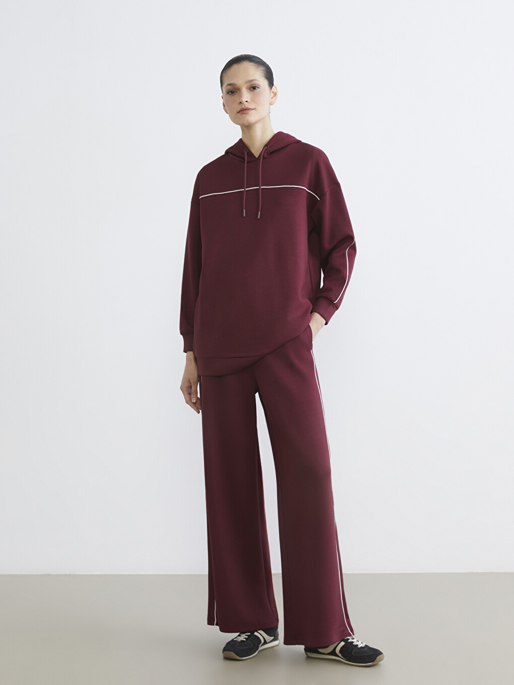 l_20261-s64691z8-hmb-81-59-89-179_a.jpg Soft Touch Women's Sweatpants with Elastic Waistband - Image 1