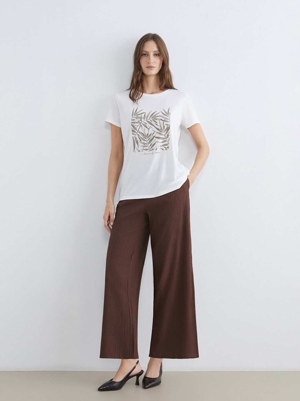l_20261-s6bh23z8-1j0-83-60-89-179_a.jpg Textured Women's Trousers with Elastic Waistband - Image 1